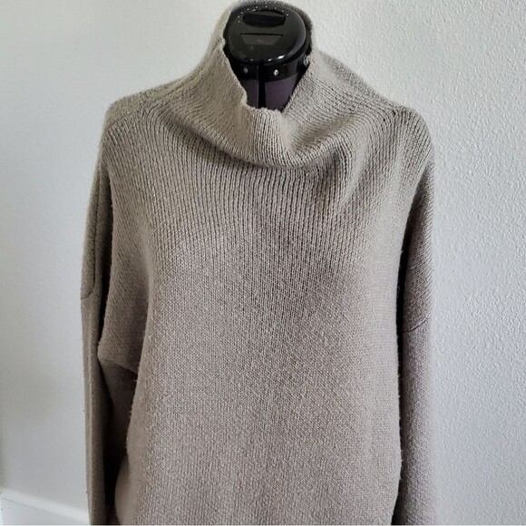 Minkpink Funnel/Turtle Neck Sweater Women's Large Gray Oversized NEW - Picture 3 of 8